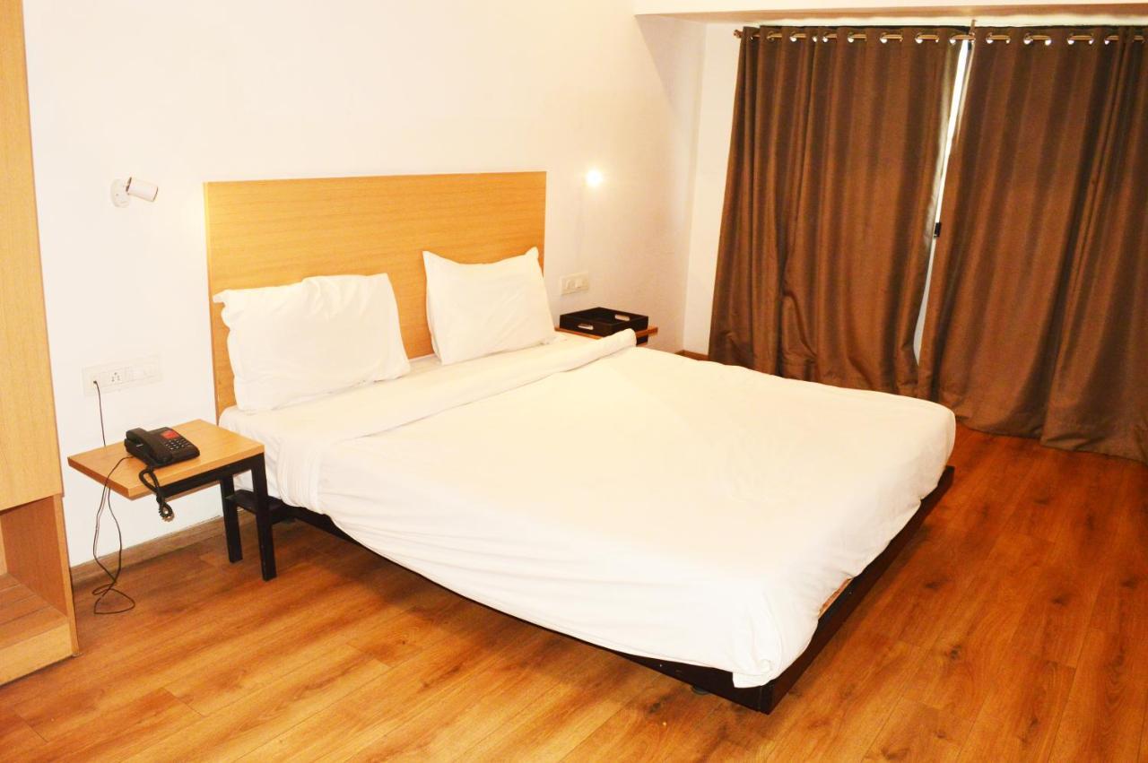 Hotel Orient Avenue Nagpur Exterior foto